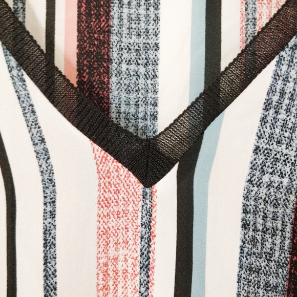 Multicolored Striped V-neck Top - Picture 2 of 3